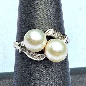 BEAUTIFUL 14 K WHITE GOLD DIAMONDS AND PEARLS RING SIZE 6.5